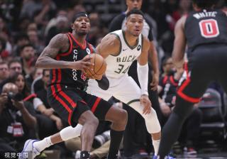 家人遭辱骂！20岁国青红星心态崩了 手指看台+与大连球迷激烈互喷